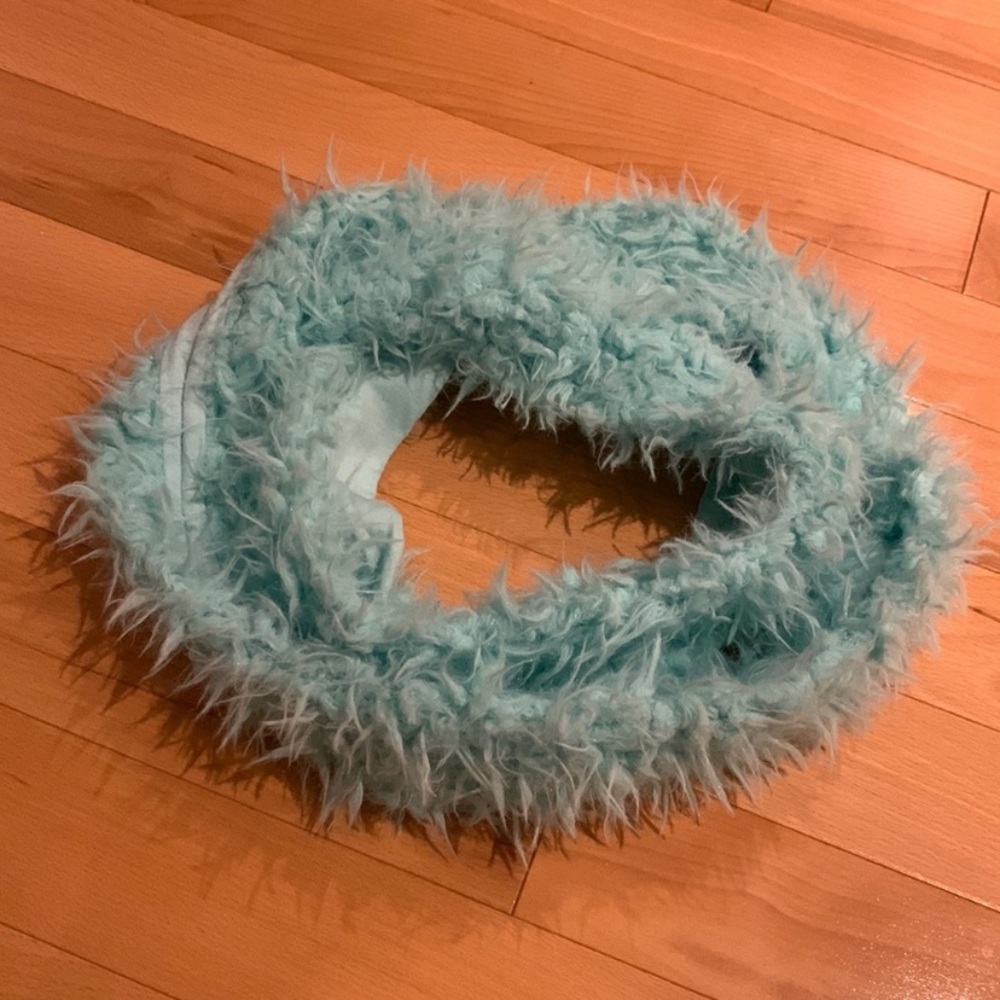 ✏️🆓FREE with $20+ purch Justice Aqua Super Soft & Fuzzy Infinity Scarf -size 10